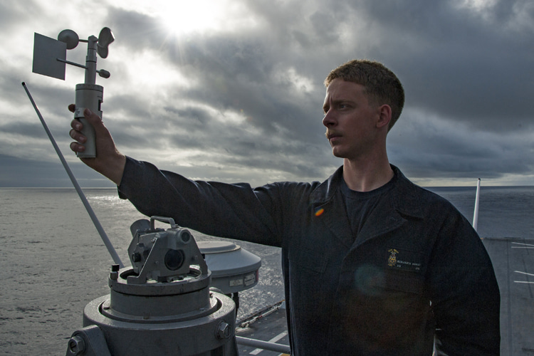 Anemometer: an instrument used to measure wind speed, direction and pressure | Photo: Naval Surface Warriors/Creative Commons