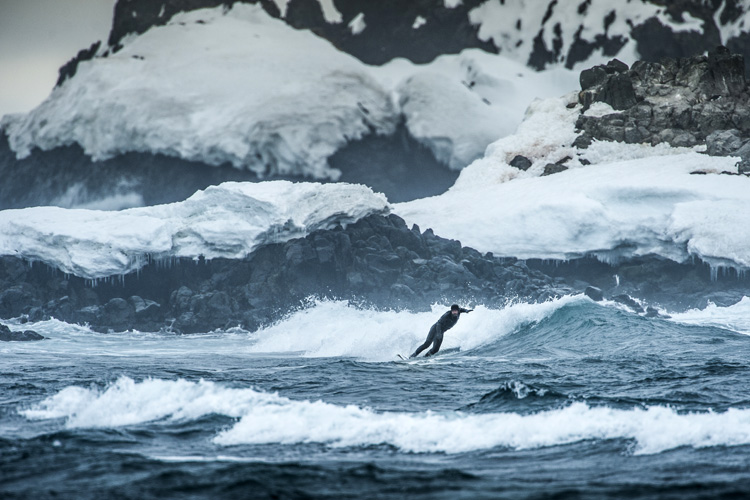 Cold water surfing: a hot chocolate would be nice | Photo: Red Bull