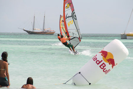 Windsurfers and kiteboarders celebrate 21th anniversary of the Aruba Hi-Winds