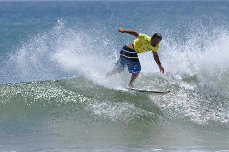 Aurelio Prieto: competing at the ISA World Masters Surfing Championship | Photo: Gonzales/ISA