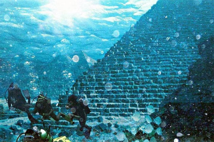 Underwater pyramid: is the Atlantis located near Azores?