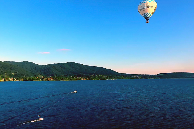 Balloon kitesurfing: Carsten Kurmis enjoys the ride