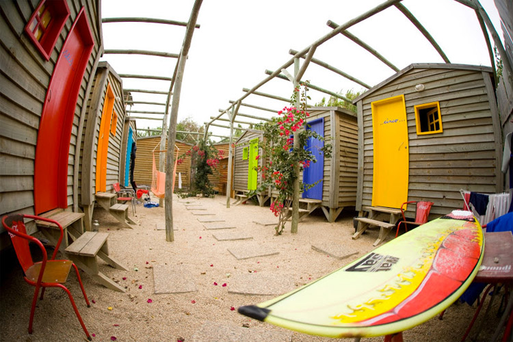 Surf camps: some lodges are more comfortable than a five-star hotel | Photo: Ribeira Surf Camp