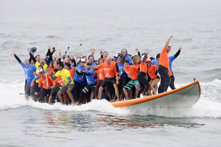 Huntington Beach: a ride for the Guinness World Record | Photo: Surf City USA