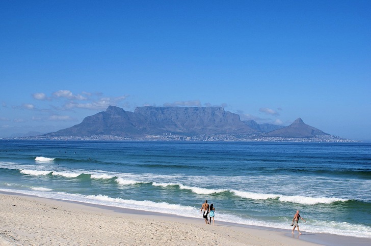 Bloubergstrand, South Africa: waves and sights over Table Mountain