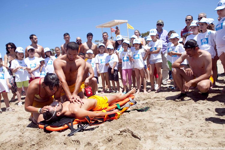 CPR: Blue Flag beach must provide first-aid equipment | Photo: FEE