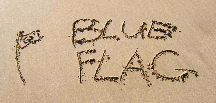 The Blue Flag: the iconic eco-label should address the problem of microplastics in future criteria updates | Photo: FEE