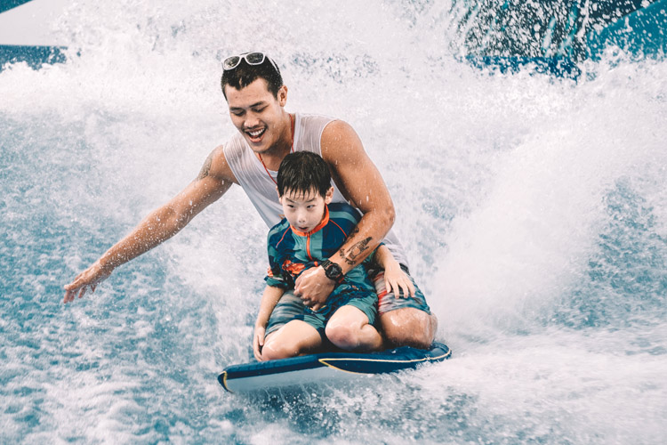 Bodyboarding: parents can play an important role in teaching basic wave riding skills to their children | Photo: Shutterstock