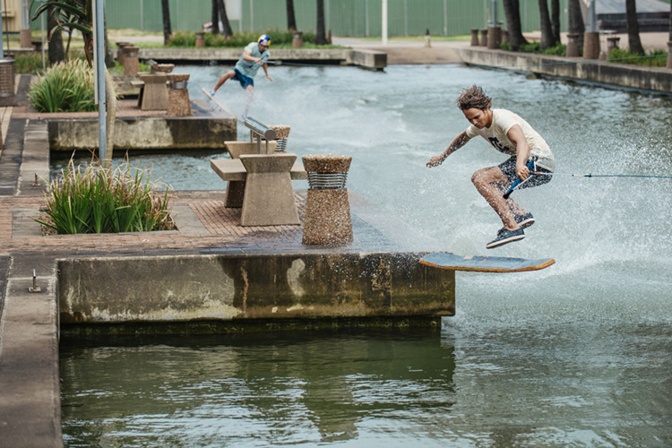 Matti Buys and Brian Grubb: wakeskating in the heart of Durban | Photo: Red Bull