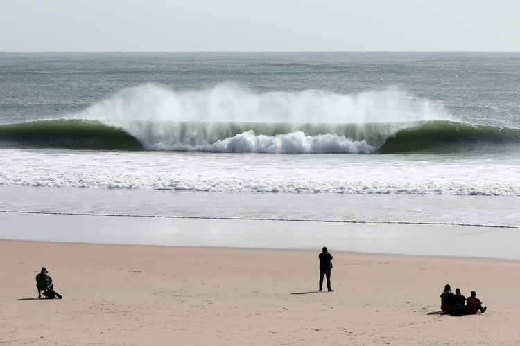 Carcavelos: perfect A-frame barrels | Photo: Perfect Chapter