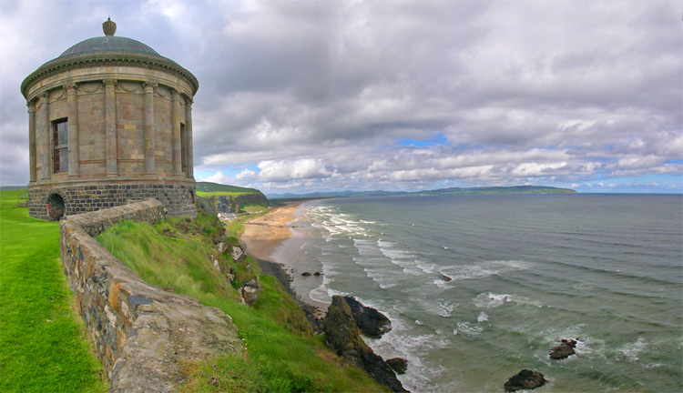 Castlerock: an incredible surf spot dominated by Mussenden Temple | Photo: code poet/Creative Commons