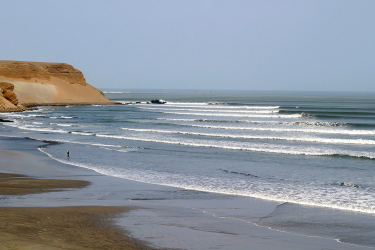 Chicama: the longest surfing wave on the planet breaks in Peru | Photo: Shutterstock