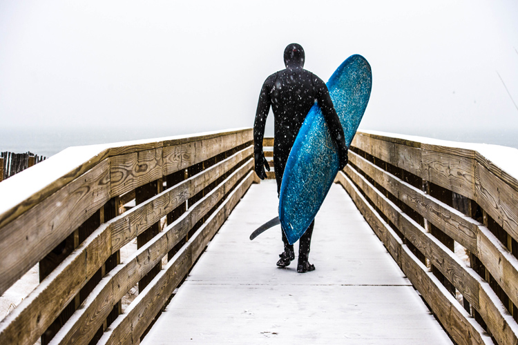 Cold water surfing: a brain-freezing experience | Photo: Shutterstock