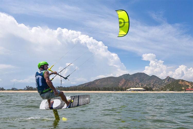 Convertible Kite Racing: the new kiteboarding by NeilPryde