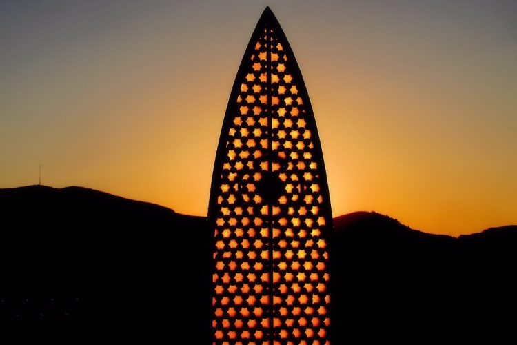 Connecting the Corks: surfboards inspired by honeycombs | Photo: Rich People Things