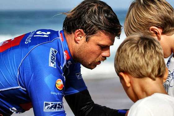 Dane Reynolds: autographs are cool and indie