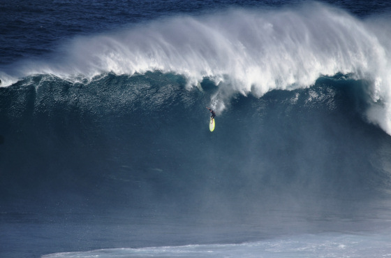 Dave Wassel: surfing big waves and huge lips