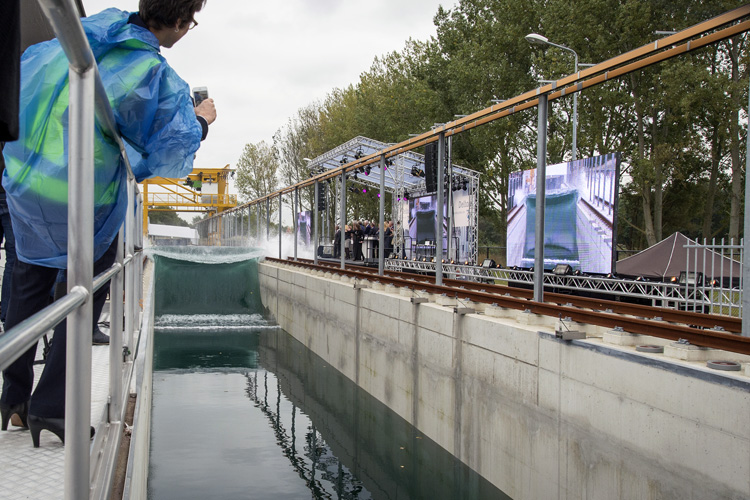 Delta Flume: the world's largest wave generator | Photo: Deltares