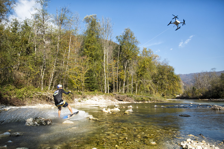 Brian Grubb: he went wakeskating in Slovenia towed by a drone | Photo: Starelation/Red Bull