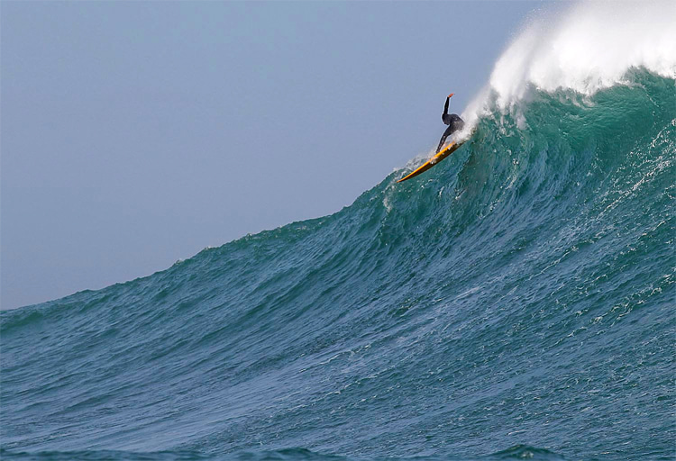 Dungeons: a fickle reef break wave that breaks in shark-infested waters | Photo: Rebel Sessions