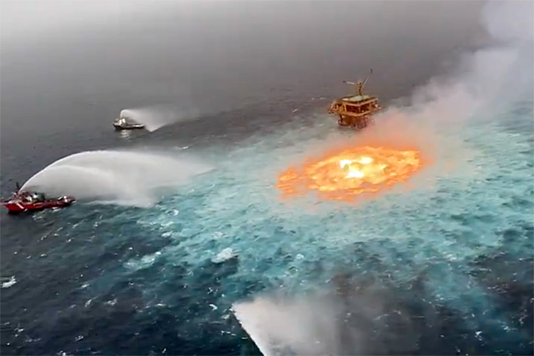 Pemex: the ocean is on fire after a gas leak accident in the Gulf of Mexico