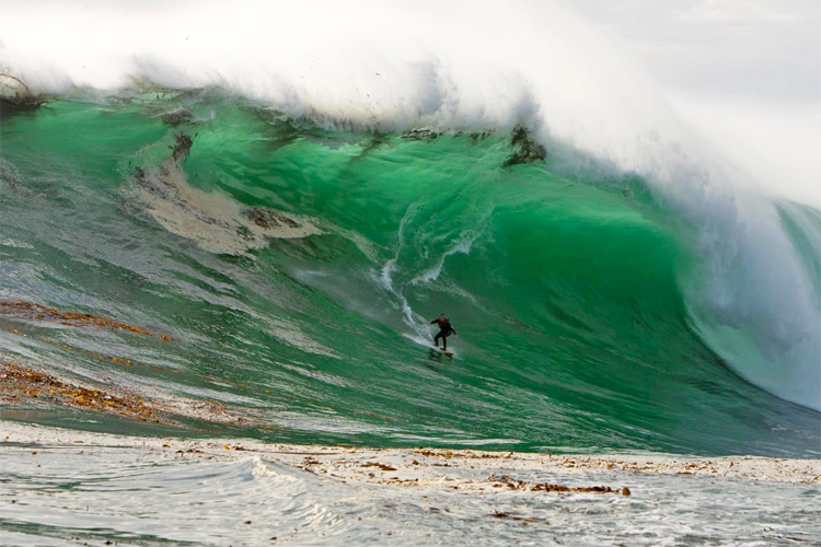 Ghost Tree: one of the biggest waves in Central California | Photo: Lawrence/Red Bull