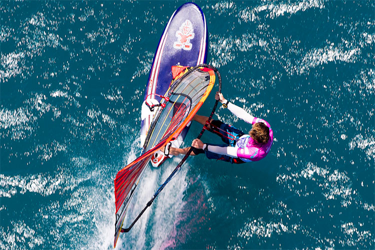 Windsurfing harnesses: the only way to get a windsurfer planing | Photo: Carter/PWA