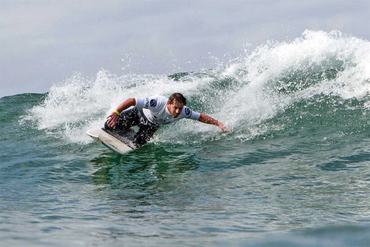 Kneeboard surfing: an exciting form of riding waves | Photo: ISA