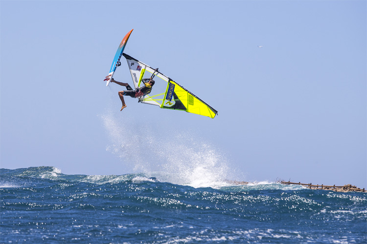 Windsurfing jumps: speed up and fly away