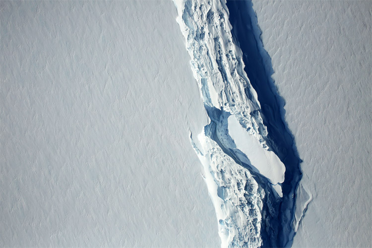 Larsen C: the giant mass of floating ice lost 12 percent of its area | Photo: NASA