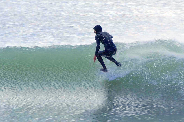 Surfing without surfboards: glide your feet through the water