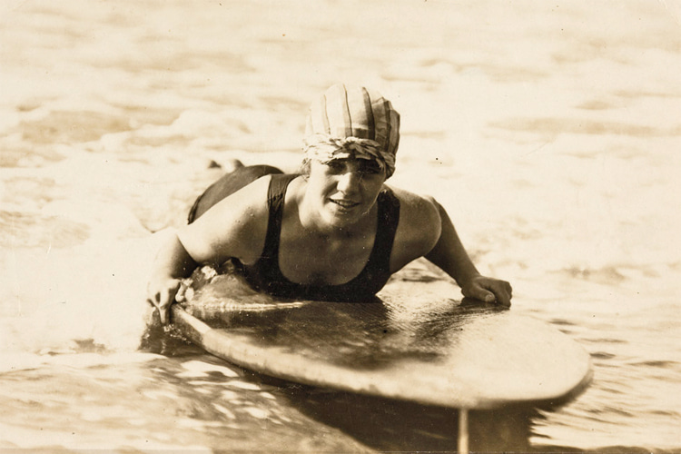Isabel Letham: the Australian surfing pioneer rode her first wave in 1915 | Photo: Creative Commons