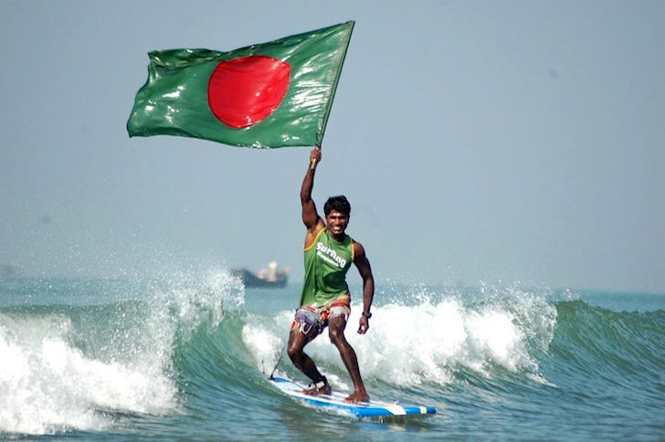 Jafar Alam: the first Bangladesh surfer