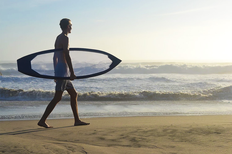 The Jesus Board: a 90 percent fully transparent surfboard | Photo: Jesus Board