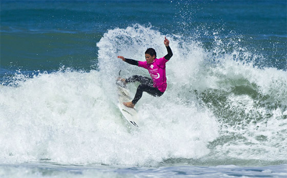 NZ junior surfers: doing crazy things in small waves