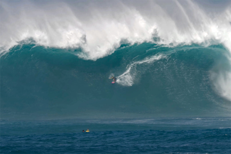 Justine Dupont: getting ready for one of the heaviest barrels ever ridden at Jaws