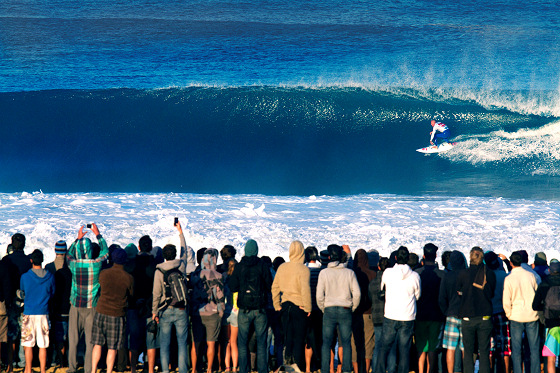 Surfing: the future of the sport is getting barreled
