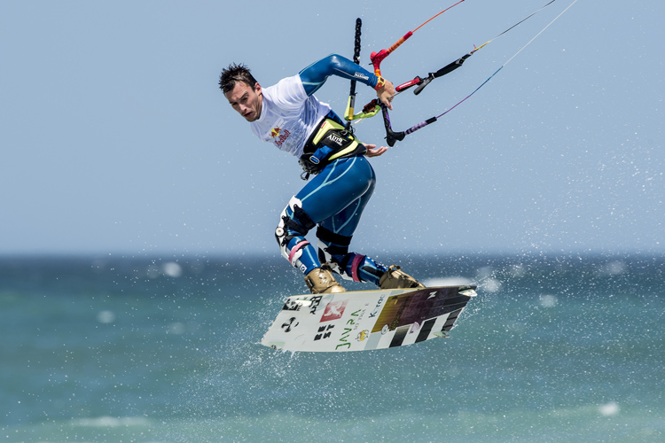 Kiteboarding: never as easy as it looks | Photo: Kolesky/Red Bull