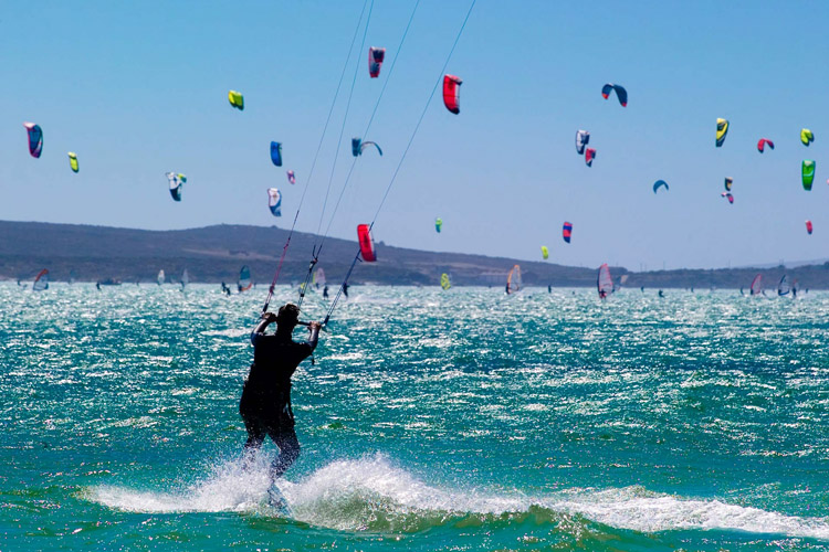 Kiteboarding: there are thousands of kite fanatics Down Under | Photo: KA