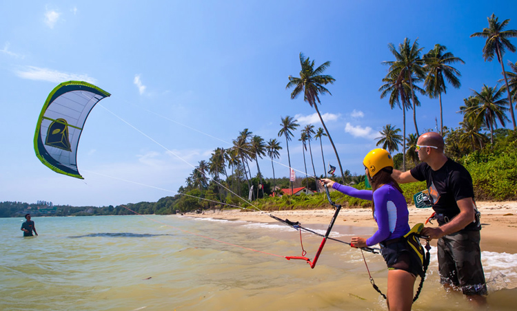 Kitesurfing schools: the best way to learn how to fly a kite | Photo: KiteboardingAsia.com