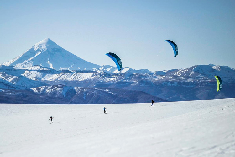 Patagonia: the South American region has perfect conditions for snow kiteboarding | Photo: Flysurfer