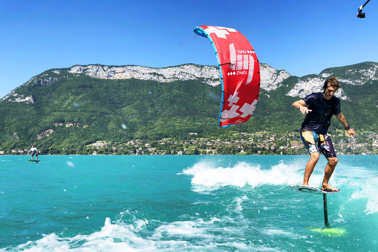 Laurent Sublet: wake foil surfing towed by a kite
