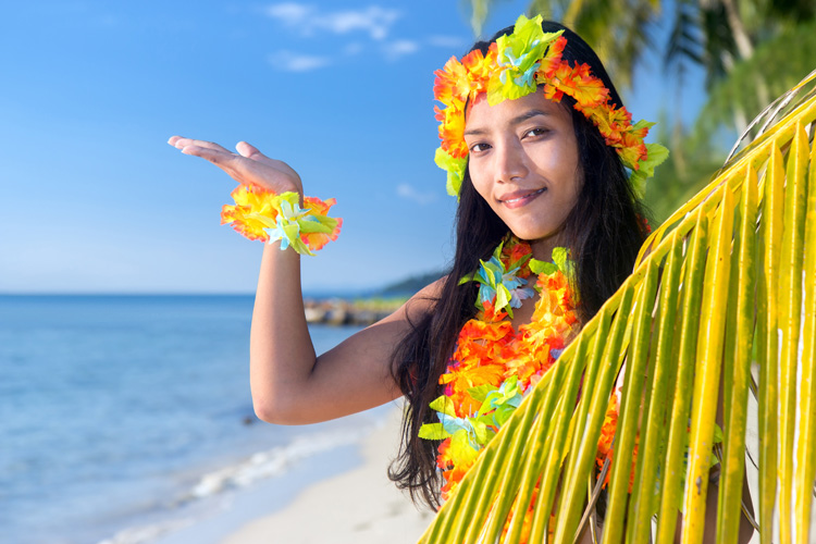 Lei: a stunning floral adornment that can be used in any occasion to celebrate Hawaiian culture | Photo: Shutterstock
