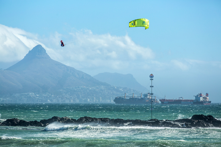 Lewis Crathern: a massive kite loop that didn't end well | Photo: Heide/Red Bull