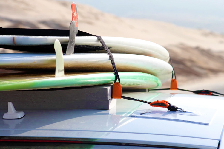 Magnetic Surfboard Rack: an easy-to-set-up solution for your car roof