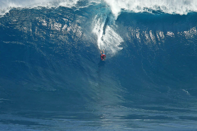 Magno Passos: riding a 45-foot wave at Jaws | Photo: Cuda Shots