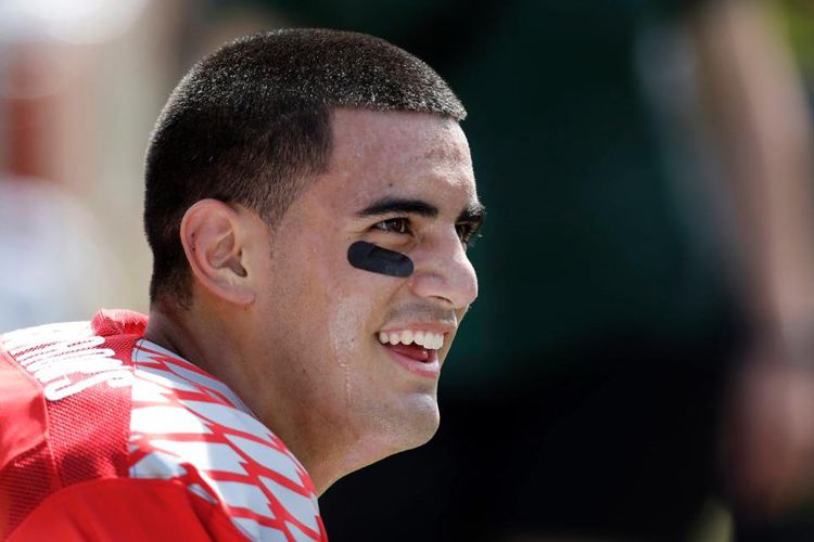 Marcus Mariota: smile, you're a passionate surfer-footballer | Photo: Tennessee Titans