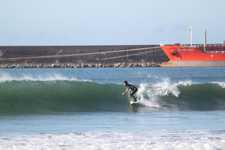 Matosinhos: multiple beach breaks for all surfing levels | Photo: SurferToday.com