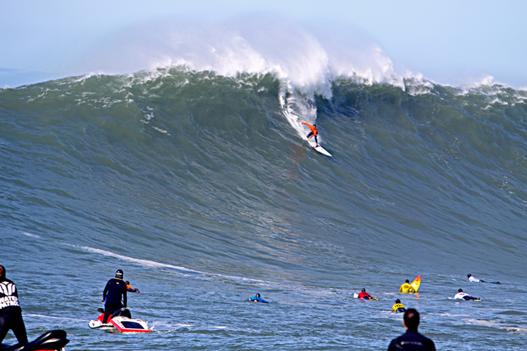 Mavericks: it reaches epic proportions when waves hit the 30-foot mark | Photo: Briano/WSL