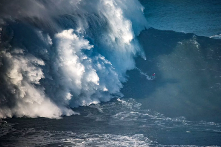 Maya Gabeira: is this an 80-foot wave | Photo: Bruno Aleixo